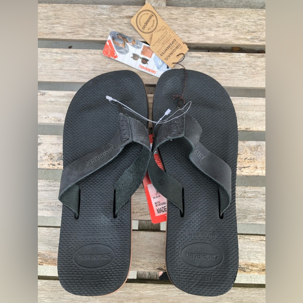 Black Havainas size 9/10 men’s flip flops (NWT) never worn
